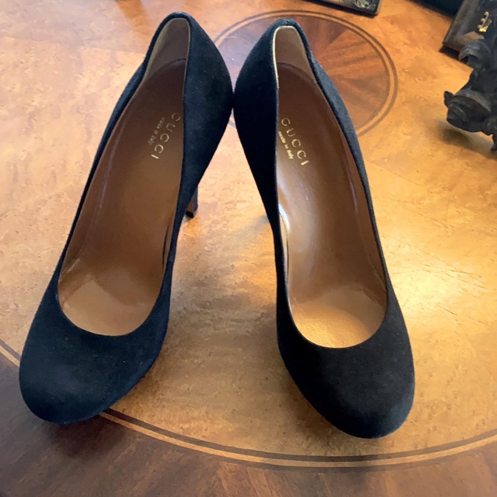 Authentic Gucci Black suede heels, 36.5. 6 1/2.